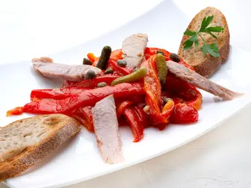 "Una auténtica maravilla", así es la ensalada de pimientos rojos con ventresca de atún de Karlos Arguiñano "Una auténtica maravilla", así es la ensalada de pimientos rojos con ventresca de atún de Karlos Arguiñano