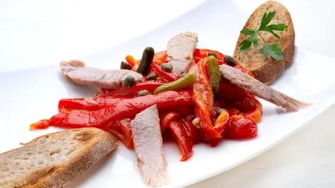 "Una auténtica maravilla", así es la ensalada de pimientos rojos con ventresca de atún de Karlos Arguiñano "Una auténtica maravilla", así es la ensalada de pimientos rojos con ventresca de atún de Karlos Arguiñano