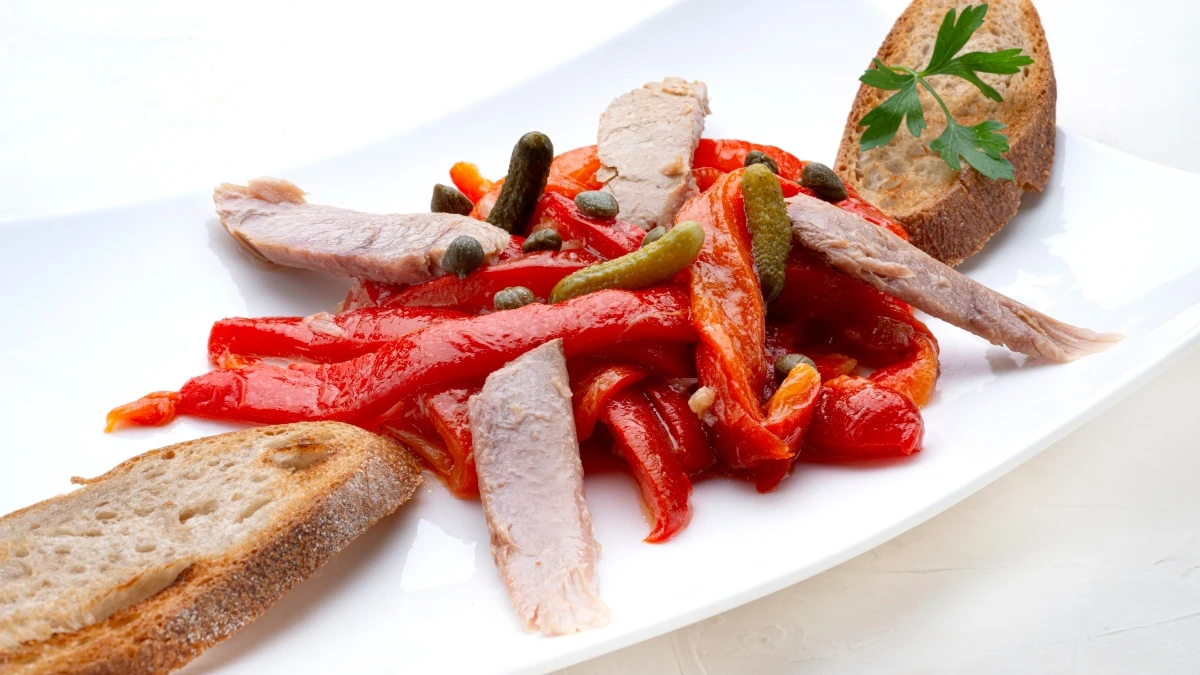 "Una auténtica maravilla", así es la ensalada de pimientos rojos con ventresca de atún de Karlos Arguiñano "Una auténtica maravilla", así es la ensalada de pimientos rojos con ventresca de atún de Karlos Arguiñano