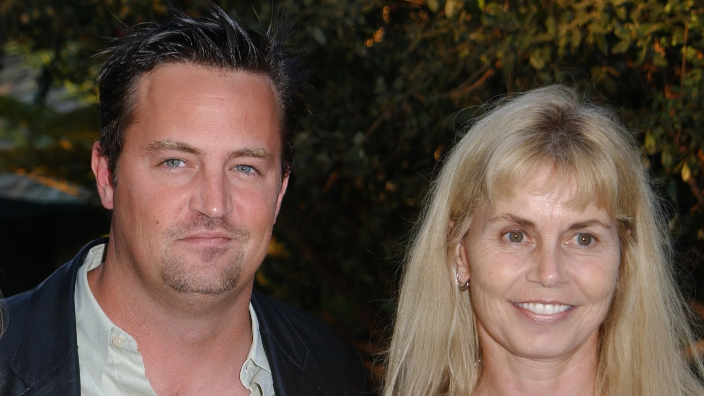 Matthew Perry con su madre, Suzanne Morrison Matthew Perry con su madre, Suzanne Morrison