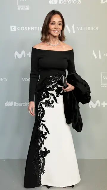 El look de Isabel Preysler para los Premios Mujer Hoy 2024 El look de Isabel Preysler para los Premios Mujer Hoy 2024