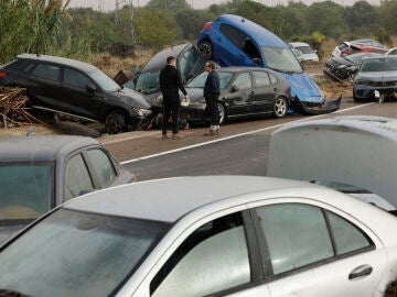 Estado en el que se encuentran varios vehículos por las intensas lluvias