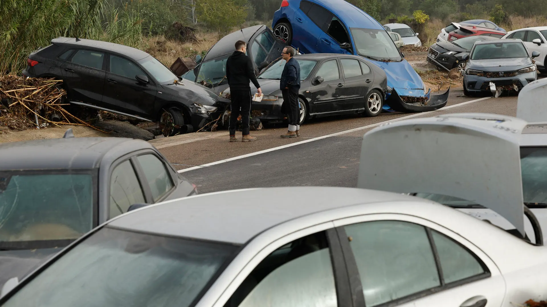 Estado en el que se encuentran varios vehículos por las intensas lluvias Estado en el que se encuentran varios vehículos por las intensas lluvias