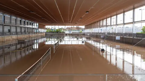 Estado de las pistas interiores de la Rafa Nadal Academy tras el paso de la DANA Estado de las pistas interiores de la Rafa Nadal Academy tras el paso de la DANA
