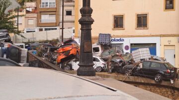 Coches destrozados en Chiva