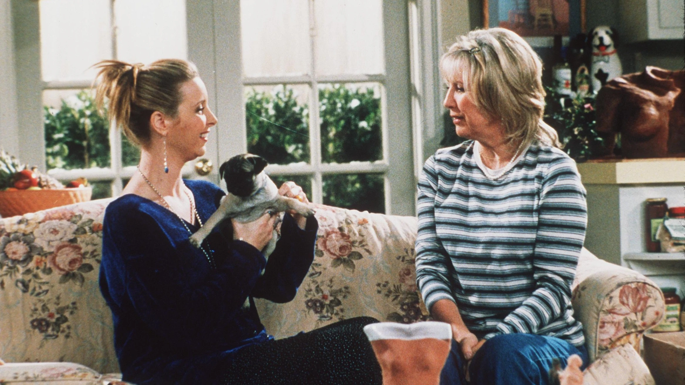 Lisa Kudrow y Teri Garr como Phoebe y su madre en Friends Lisa Kudrow y Teri Garr como Phoebe y su madre en Friends