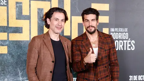 Rodrigo Cortés y Mario Casas promocionando Escape Rodrigo Cortés y Mario Casas promocionando Escape