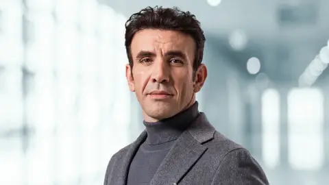 Mehmet Yilmaz Ak es Timur, el marido tirano que pone a prueba el coraje de Bahar Mehmet Yilmaz Ak es Timur, el marido tirano que pone a prueba el coraje de Bahar