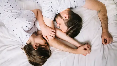 Pareja durmiendo Pareja durmiendo