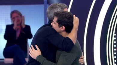 El sentido abrazo de Roberto Leal a Nacho Mangut en su adiós a Pasapalabra: “Para mí serás el primero siempre”
