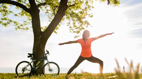 Mujer haciendo ejercicio Mujer haciendo ejercicio