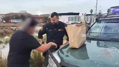 La Guardia Civil garantiza la seguridad en las zonas comerciales afectadas La Guardia Civil garantiza la seguridad en las zonas comerciales afectadas