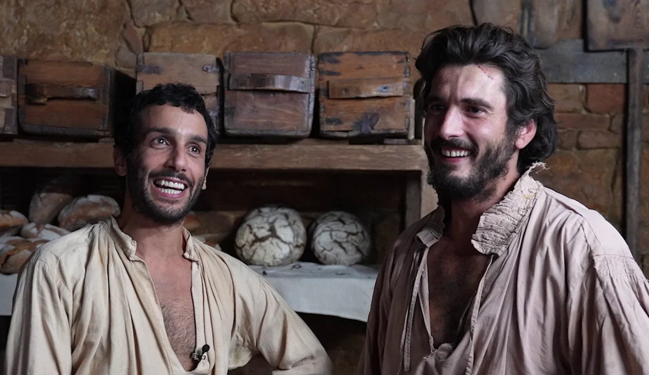 Yon González y Jonás Berami presumen de amistad detrás de las cámaras de Beguinas: "Siempre te levanta el ánimo"