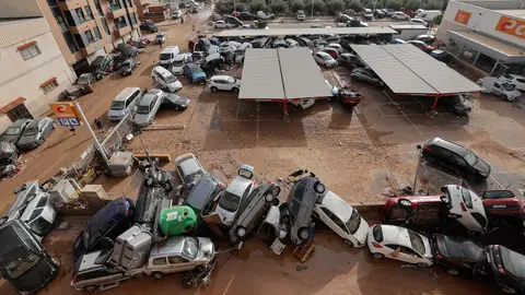 Imagen de un parking en Paiporta (Valencia) tras el paso de la DANA Imagen de un parking en Paiporta (Valencia) tras el paso de la DANA