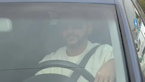 Fran Perea, el primero en llegar a la boda de Ana Guerra y Víctor Elías Fran Perea, el primero en llegar a la boda de Ana Guerra y Víctor Elías