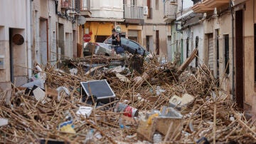 A3 Noticias 1 (31-10-24) Al menos 140 muertos tras una histórica DANA que ya amenaza a Castellón: Piden confinarse en sus casas