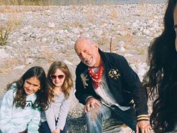 Bruce Willis junto a su mujer Emma Heming y sus hijas