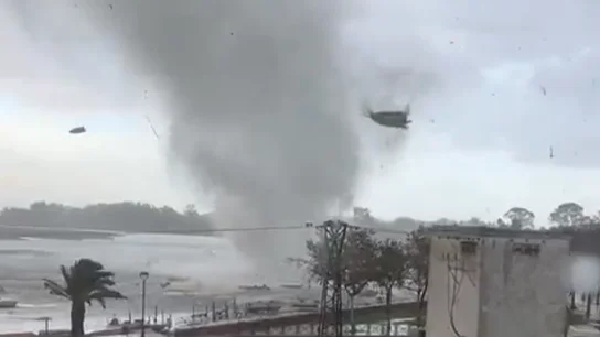 Una manga marina desata el caos en Cuba Una manga marina desata el caos en Cuba