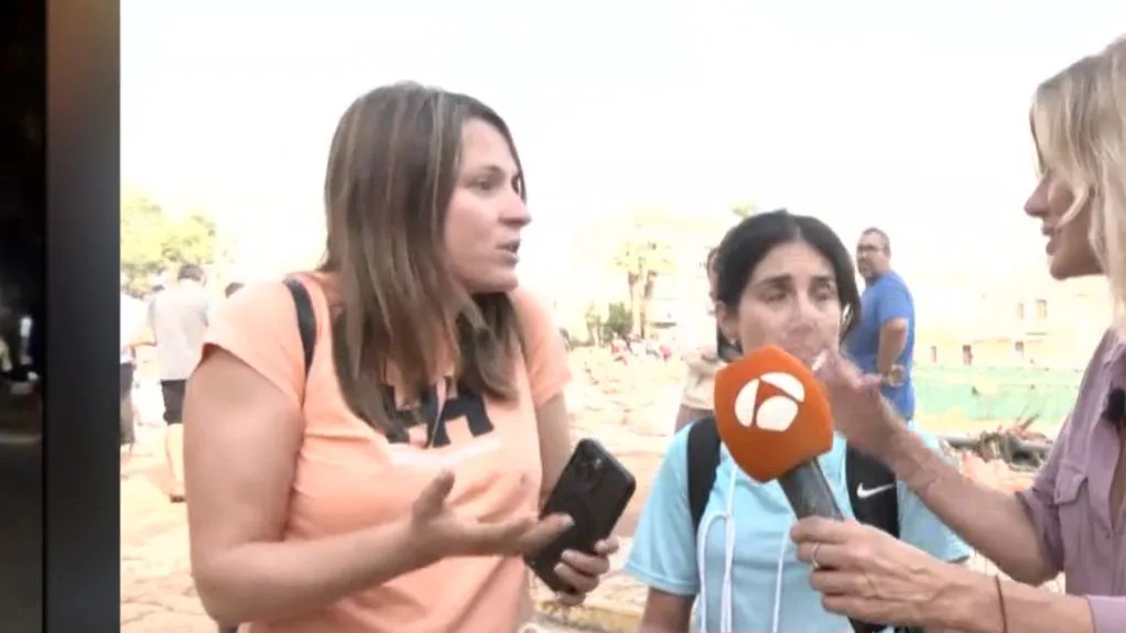 Vecinos de La Eliana, Valencia, hablando con Susanna Griso 