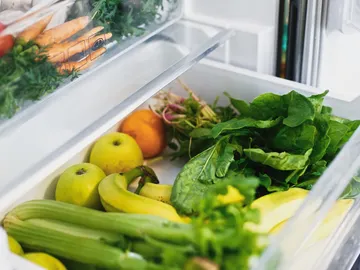 Fruta y verdura en la nevera Fruta y verdura en la nevera