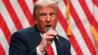 Trump y Harris lanzan sus dardos más afilados Donald Trump en un acto electoral en Glendale, Arizona