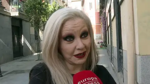 Alaska atendiendo a los medios de Europa Press Alaska atendiendo a los medios de Europa Press