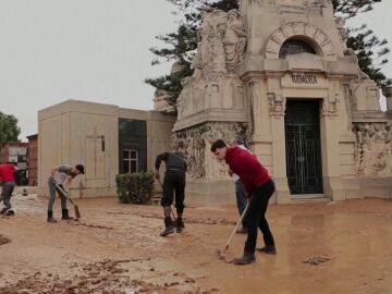 Destrozos en el cementerio de Alfafar