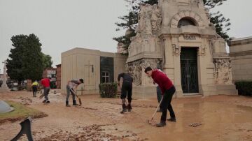 Destrozos en el cementerio de Alfafar