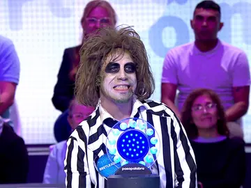 La Pista queda ‘Embrujada’ con el surrealista baile de Beetlejuice y las gemelas de El resplandor La Pista queda ‘Embrujada’ con el surrealista baile de Beetlejuice y las gemelas de El resplandor