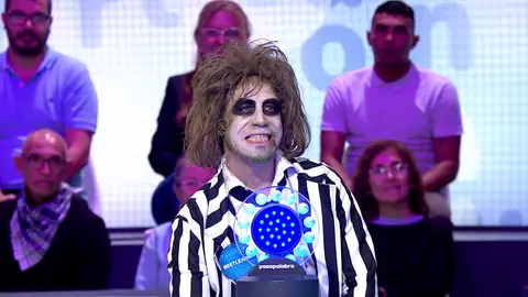 La Pista queda ‘Embrujada’ con el surrealista baile de Beetlejuice y las gemelas de El resplandor La Pista queda ‘Embrujada’ con el surrealista baile de Beetlejuice y las gemelas de El resplandor