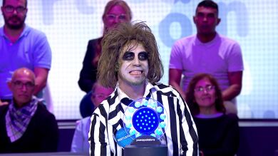 La Pista queda ‘Embrujada’ con el surrealista baile de Beetlejuice y las gemelas de El resplandor