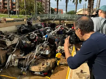 Imagen de un túnel entre Alfafar y Benetússer con 40 coches destrozados y víctimas mortales en su interior Imagen de un túnel entre Alfafar y Benetússer con 40 coches destrozados y víctimas mortales en su interior