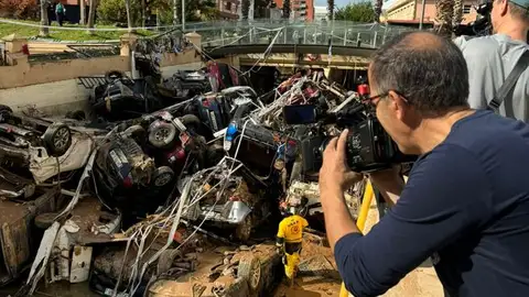 Imagen de un túnel entre Alfafar y Benetússer con 40 coches destrozados y víctimas mortales en su interior Imagen de un túnel entre Alfafar y Benetússer con 40 coches destrozados y víctimas mortales en su interior