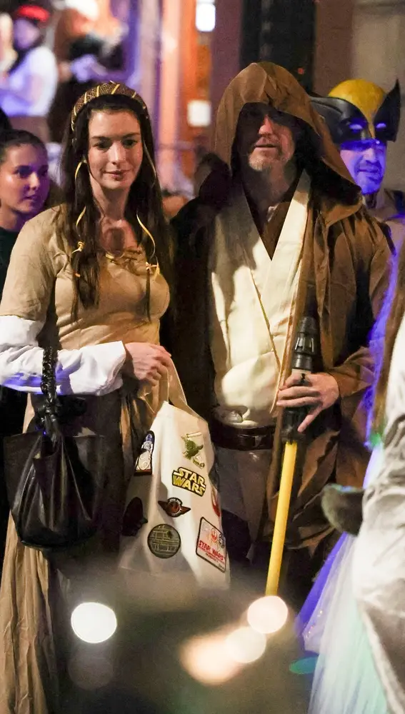 Anne Hathaway y su marido, Adam Shulman Anne Hathaway y su marido, Adam Shulman