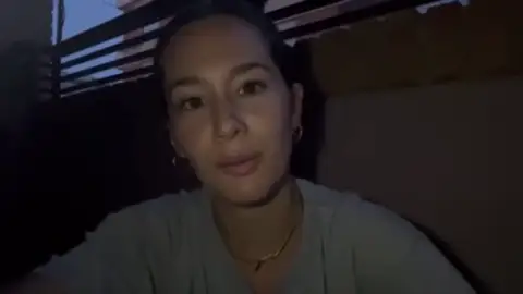 "Hola soy Noelia y puedo decir que soy una superviviente", el relato de una joven rescatada con una sábana de la DANA "Hola soy Noelia y puedo decir que soy una superviviente", el relato de una joven rescatada con una sábana de la DANA
