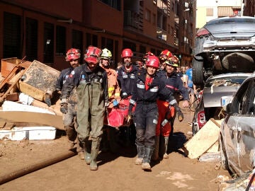 Expertos en Rescate de la Comunidad de Madrid ayudan en las labores de búsqueda y rescate de víctimas en Valencia