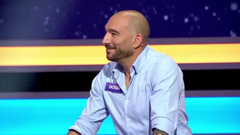 Concursante de La ruleta de la suerte noche Concursante de La ruleta de la suerte noche