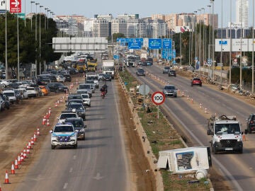 Vista de la V-30 abierta parcialmente al tráfico, en Valencia