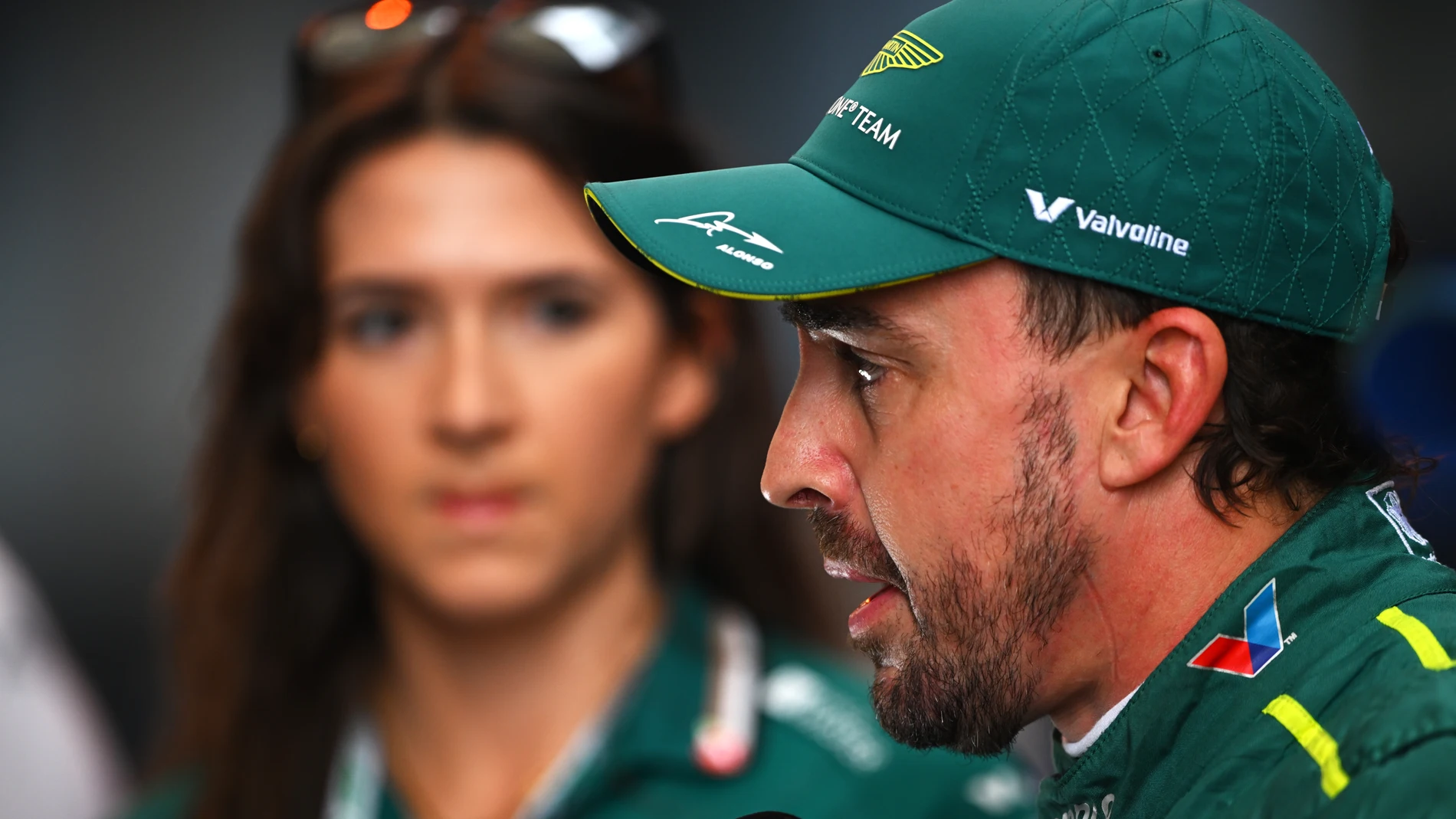 Fernando Alonso habla con la prensa durante el GP de Brasil Fernando Alonso habla con la prensa durante el GP de Brasil