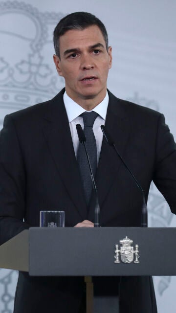 El presidente del Gobierno espa&ntilde;ol, Pedro S&aacute;nchez, durante la declaraci&oacute;n institucional desde el Palacio de la Moncloa