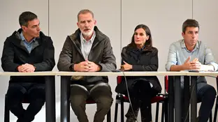 El rey Felipe VI junto a la reina Letizia y los presidentes del Gobierno y de la Generalitat valenciana El rey Felipe VI junto a la reina Letizia y los presidentes del Gobierno y de la Generalitat valenciana