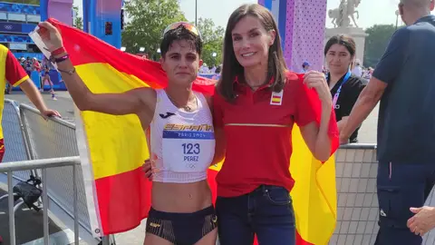 María Pérez y la reina Letizia en los Juegos de París 2024 María Pérez y la reina Letizia en los Juegos de París 2024