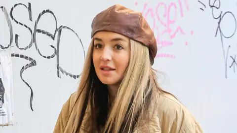 Lola Índigo en un punto de recogida de ayudas por la DANA en Madrid Lola Índigo en un punto de recogida de ayudas por la DANA en Madrid