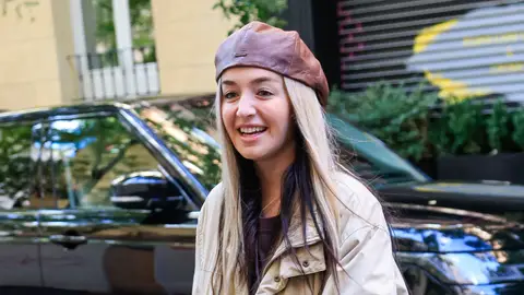 Lola Índigo acude a un punto de recogida de ayudas por la DANA Lola Índigo acude a un punto de recogida de ayudas por la DANA