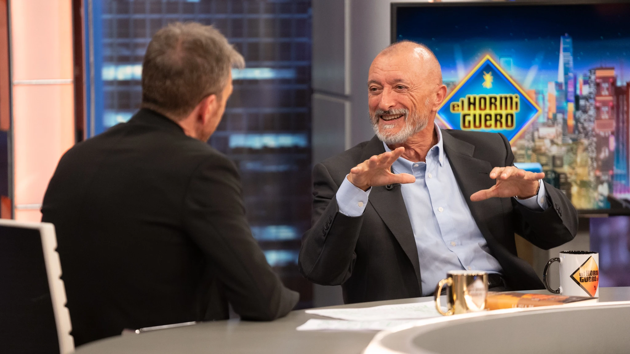 &ldquo;Los espa&ntilde;oles reaccionaron muy bien&rdquo;: Arturo P&eacute;rez-Reverte se enorgullece de la respuesta de los ciudadanos