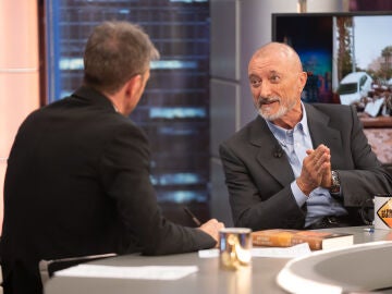 &ldquo;Tenemos una clase pol&iacute;tica que ha hecho de esto un negocio&rdquo;: Arturo P&eacute;rez-Reverte ataca contra la gesti&oacute;n de S&aacute;nchez y Maz&oacute;n