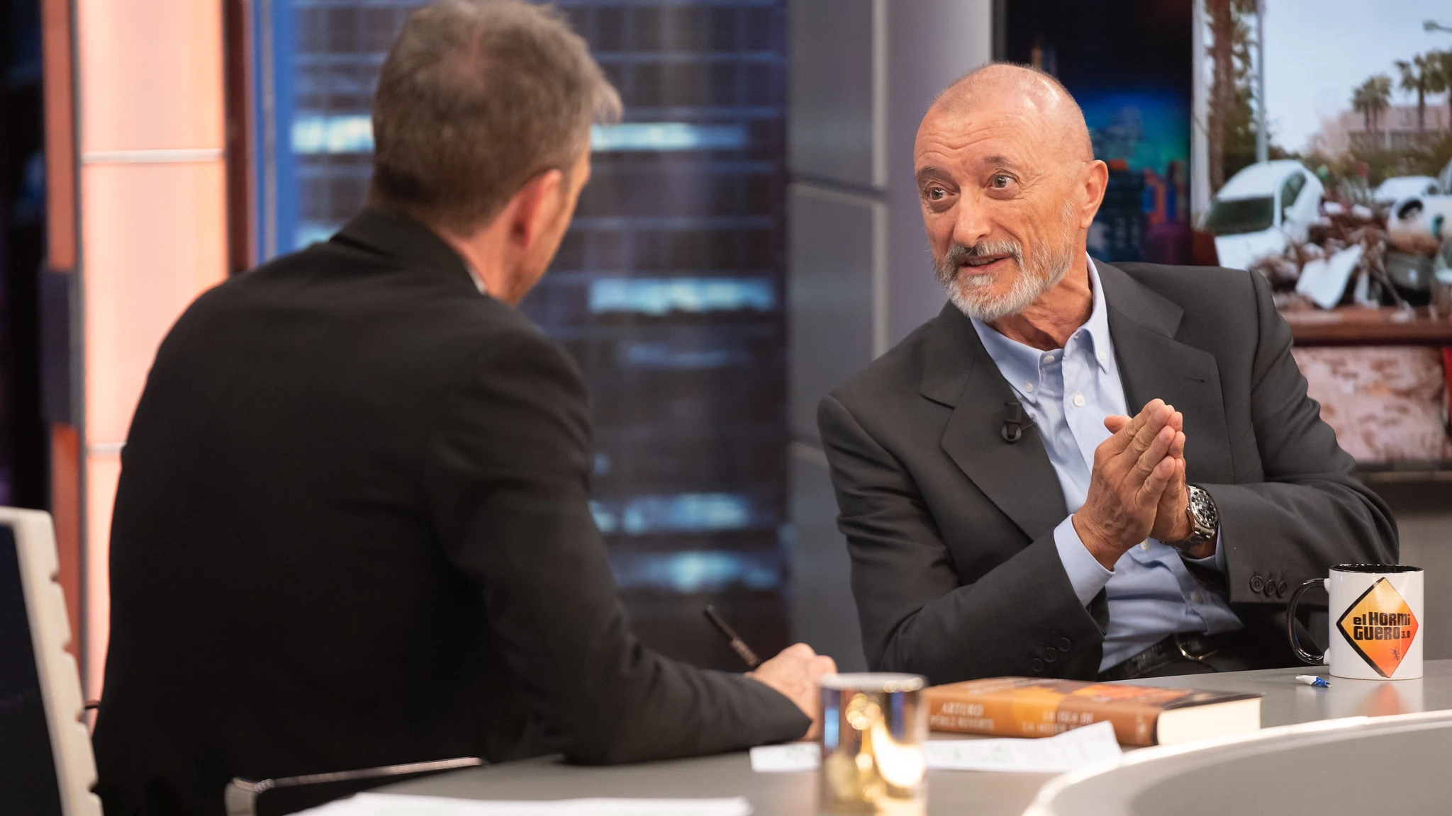“Tenemos una clase política que ha hecho de esto un negocio”: Arturo Pérez-Reverte ataca contra la gestión de Sánchez y Mazón “Tenemos una clase política que ha hecho de esto un negocio”: Arturo Pérez-Reverte ataca contra la gestión de Sánchez y Mazón