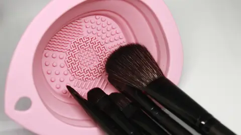 Limpiar las brochas de maquillaje Limpiar las brochas de maquillaje