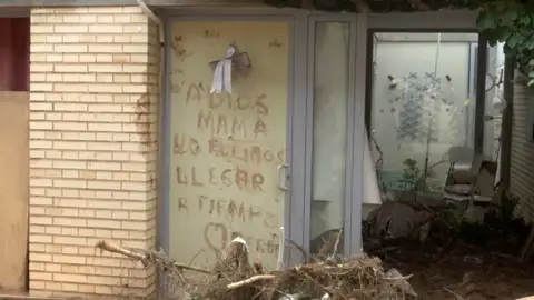 El emotivo mensaje en un cartel El emotivo mensaje en un cartel