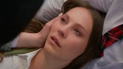 Süreyya muere salvando a Ömer y le confiesa toda la verdad en sus últimos segundos de vida: "¡Perdóname!" Süreyya muere salvando a Ömer y le confiesa toda la verdad en sus últimos segundos de vida: "¡Perdóname!"